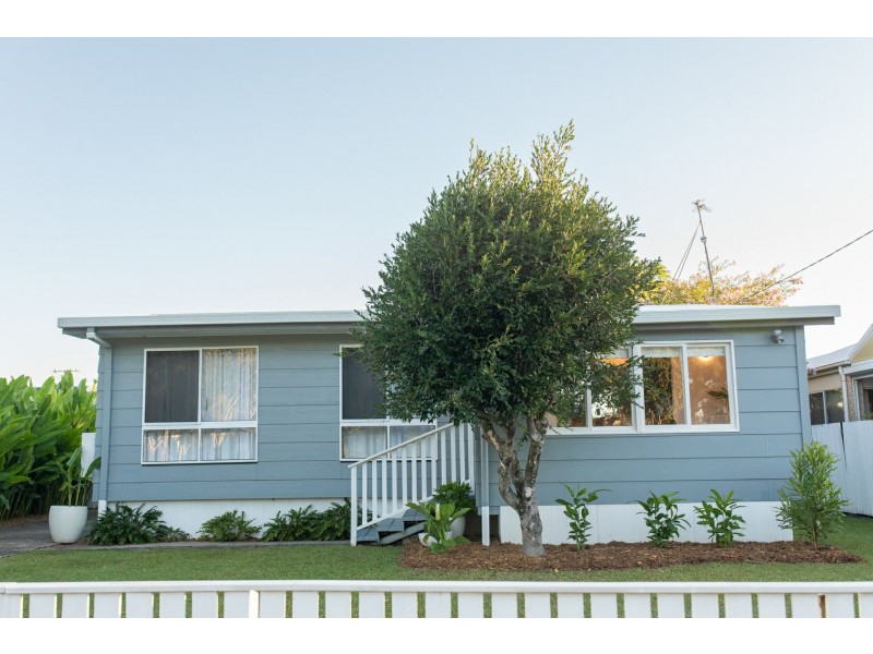 21 Menzies Drive, Pacific Paradise QLD 4564