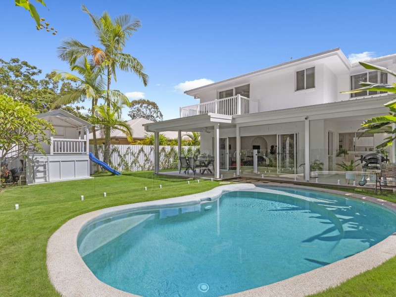 4 Baker-Finch Place, Twin Waters QLD 4564