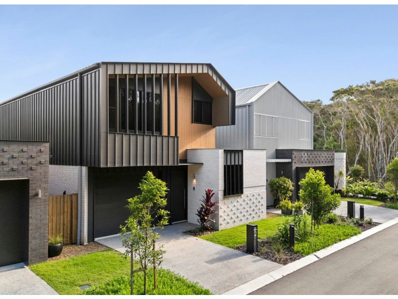 2/270 Ocean Drive, Twin Waters QLD 4564