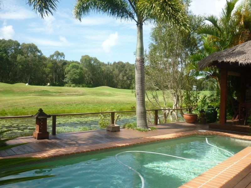 16 Baker Finch Place, Twin Waters QLD 4564