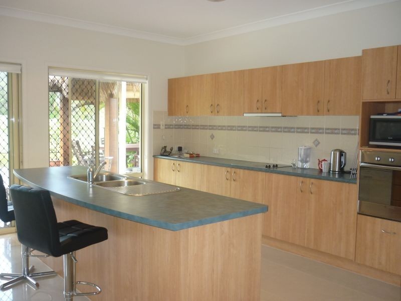 16 Baker Finch Place, Twin Waters QLD 4564