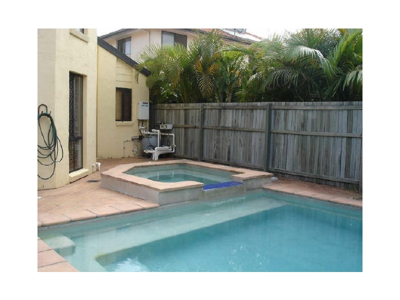 17 Lakeview Drive, Twin Waters QLD 4564