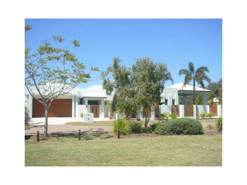 2 Undanbi Lane, Twin Waters QLD 4564