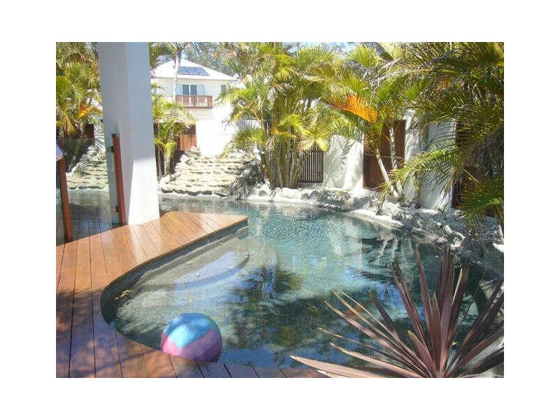 2 Undanbi Lane, Twin Waters QLD 4564