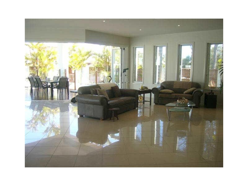 2 Undanbi Lane, Twin Waters QLD 4564