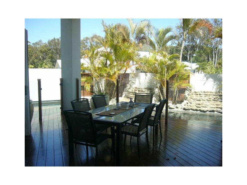 2 Undanbi Lane, Twin Waters QLD 4564