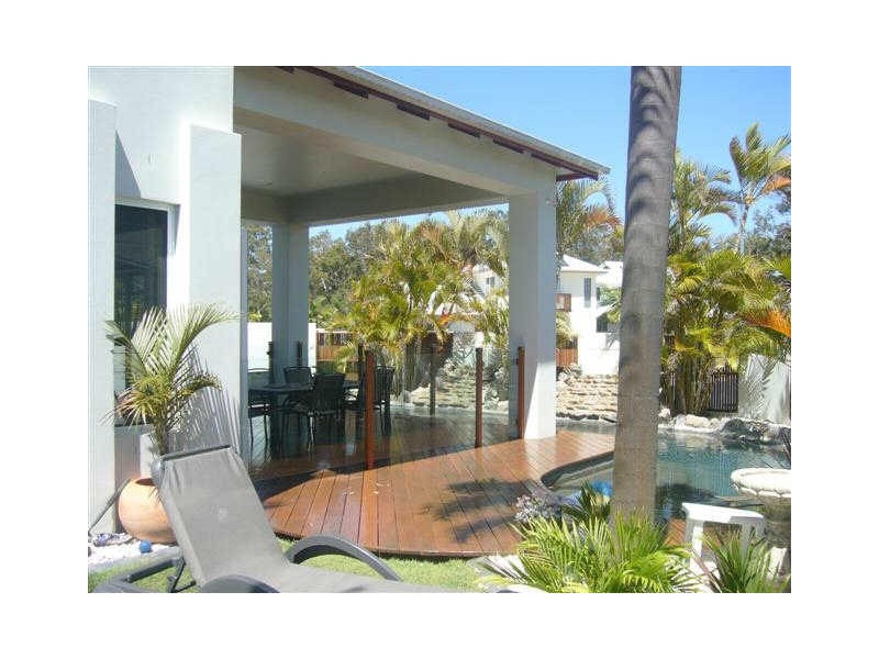 2 Undanbi Lane, Twin Waters QLD 4564