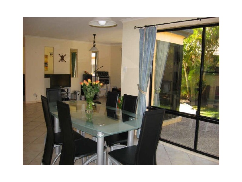 4 Prestwick Drive, Twin Waters QLD 4564