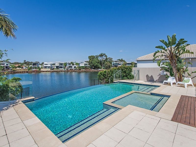 5 Oceanic Court, Twin Waters QLD 4564