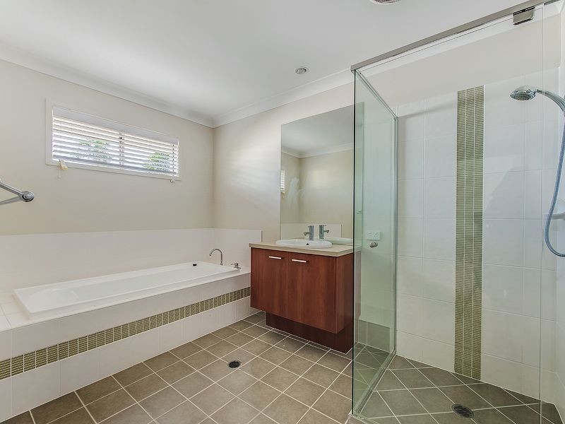 5 Oceanic Court, Twin Waters QLD 4564