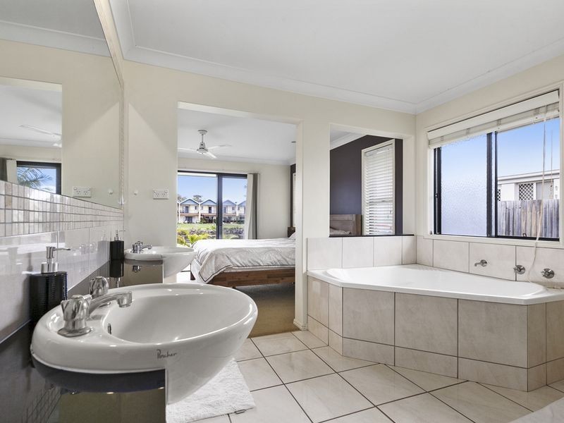 71 Prestwick Drive, Twin Waters QLD 4564