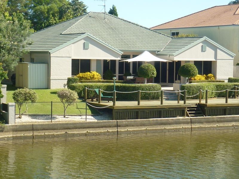 25 Tamarind Place, Twin Waters QLD 4564