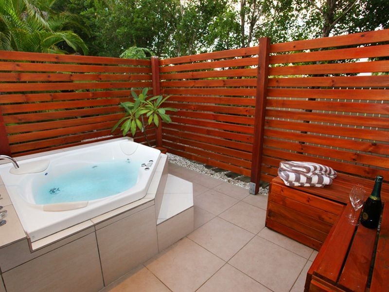 2 River Edge Court, Twin Waters QLD 4564