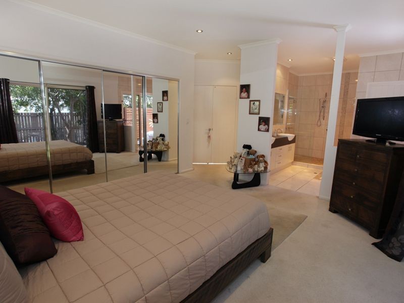 2 River Edge Court, Twin Waters QLD 4564