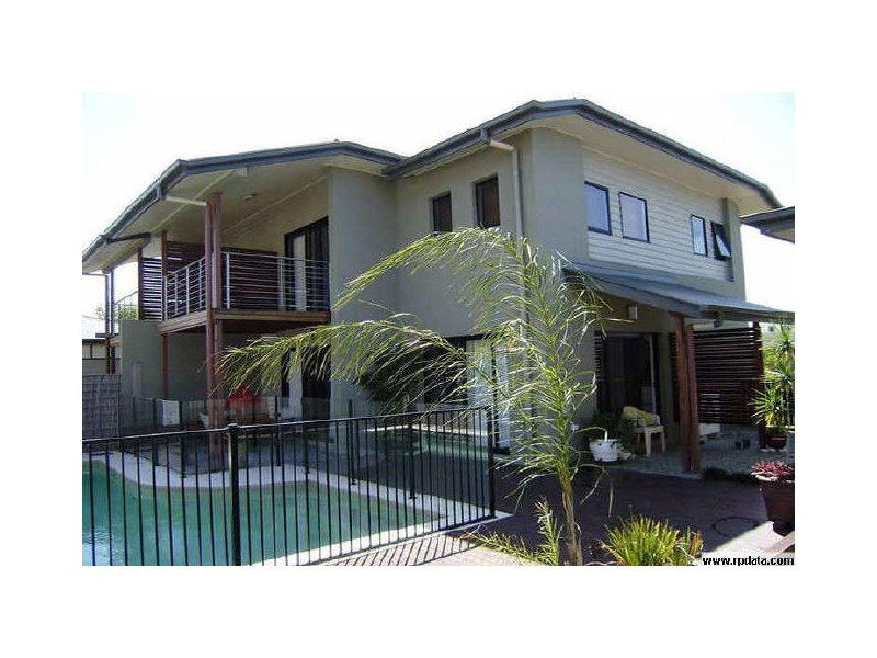 1/2 Suzanne Close, Mudjimba QLD 4564