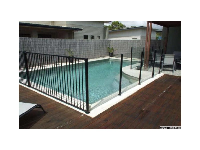 1/2 Suzanne Close, Mudjimba QLD 4564