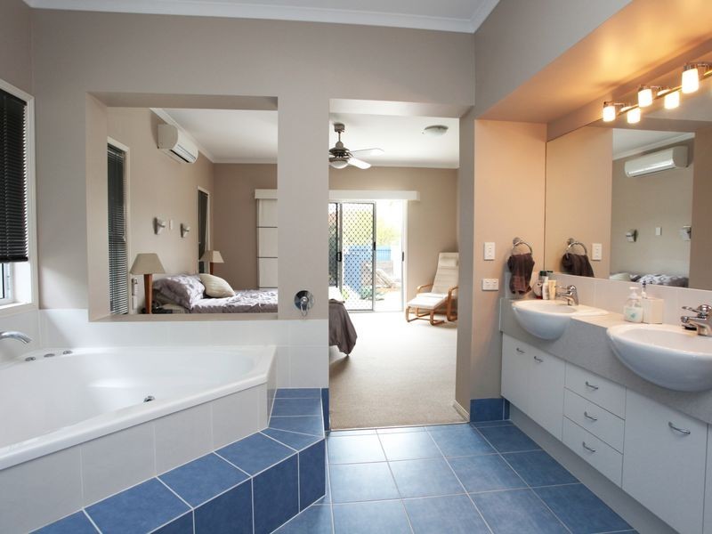 50 Prestwick Drive, Twin Waters QLD 4564