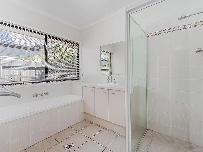 24 Wattlebird Drive, Twin Waters QLD 4564