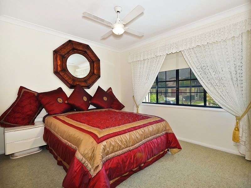 4 Mainsail Place, Twin Waters QLD 4564