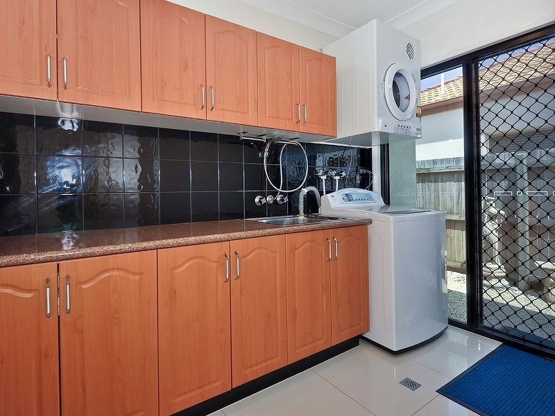 4 Mainsail Place, Twin Waters QLD 4564