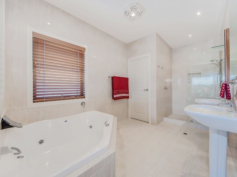 20 Staysail Place, Twin Waters QLD 4564