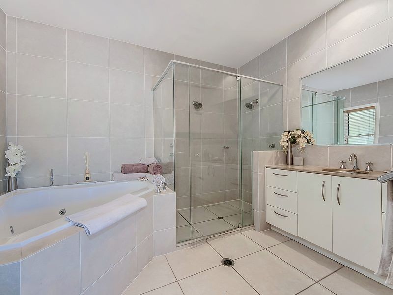 4 Mizzen Place, Twin Waters QLD 4564