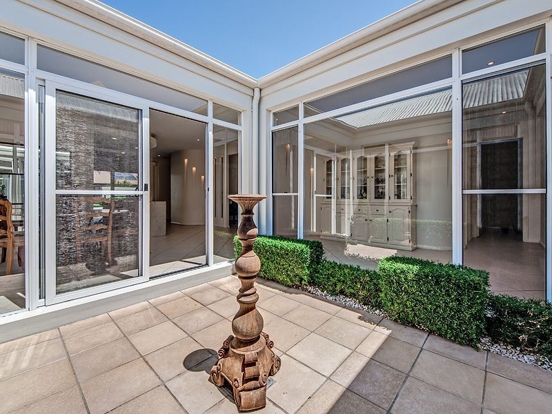 4 Mizzen Place, Twin Waters QLD 4564