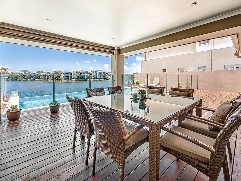 5 Waterfront Court, Twin Waters QLD 4564