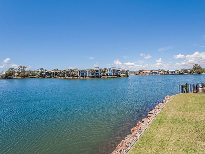 5 Waterfront Court, Twin Waters QLD 4564