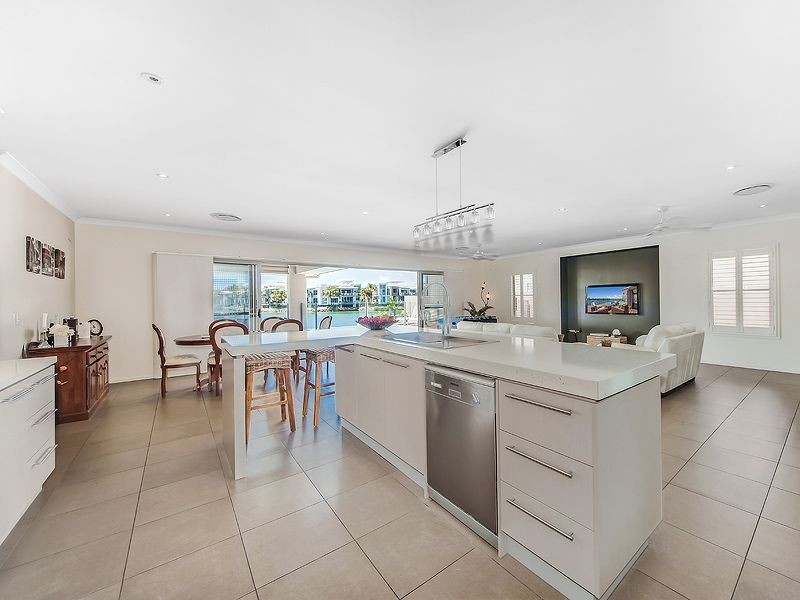 5 Waterfront Court, Twin Waters QLD 4564