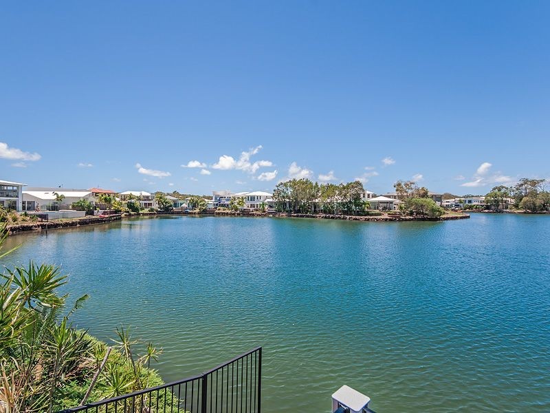 5 Waterfront Court, Twin Waters QLD 4564