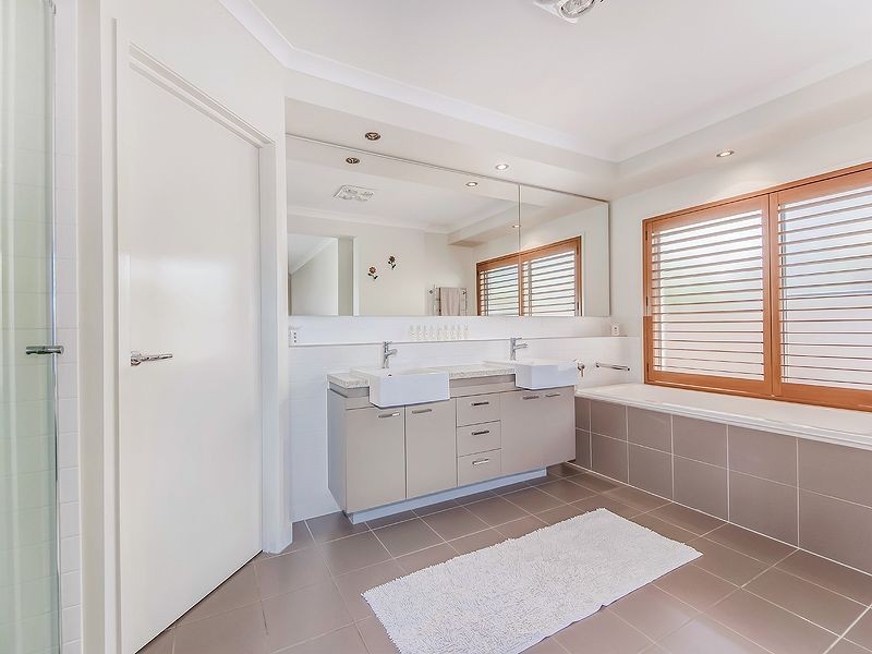 5 Waterfront Court, Twin Waters QLD 4564