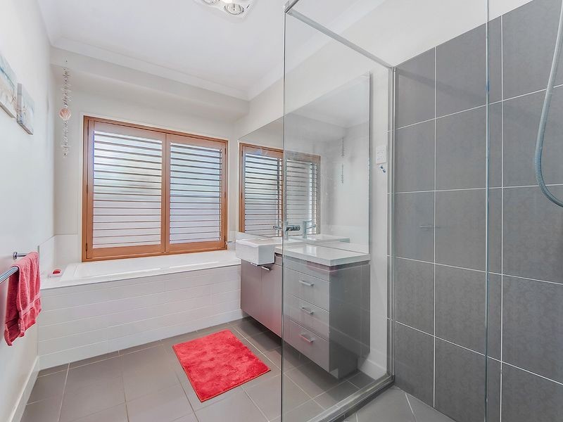 5 Waterfront Court, Twin Waters QLD 4564