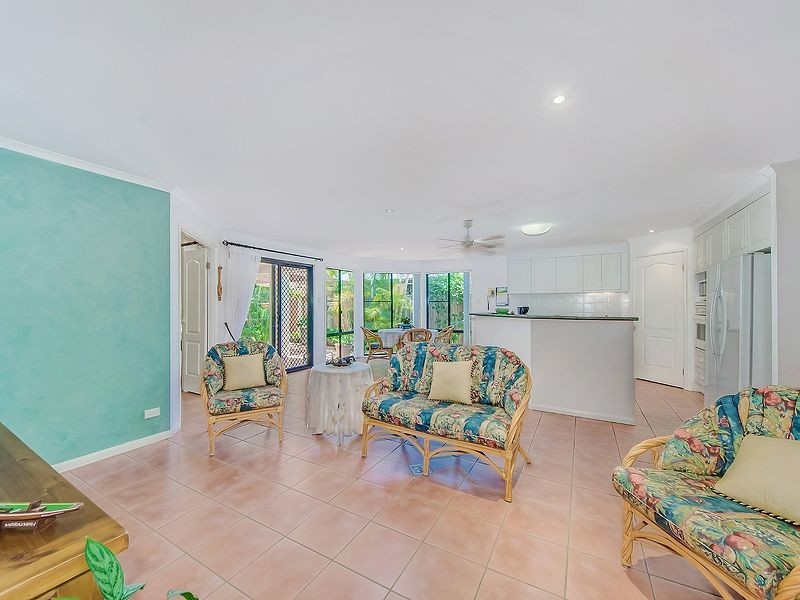 9 Baker Finch Place, Twin Waters QLD 4564