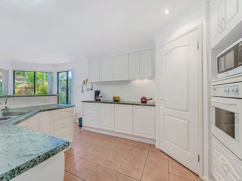 9 Baker Finch Place, Twin Waters QLD 4564