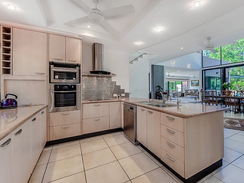 6 Baker Finch Place, Twin Waters QLD 4564