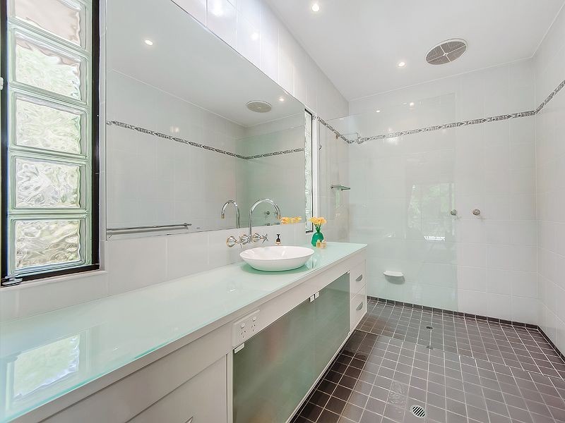 6 Baker Finch Place, Twin Waters QLD 4564