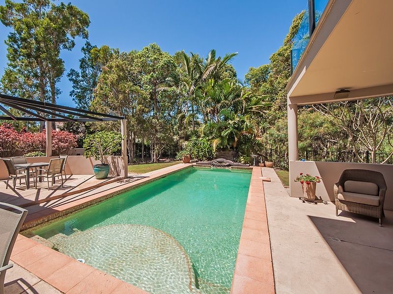 6 Baker Finch Place, Twin Waters QLD 4564