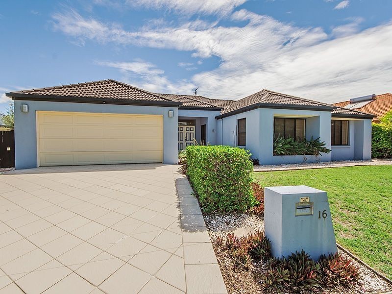 16 Friarbird Place, Twin Waters QLD 4564