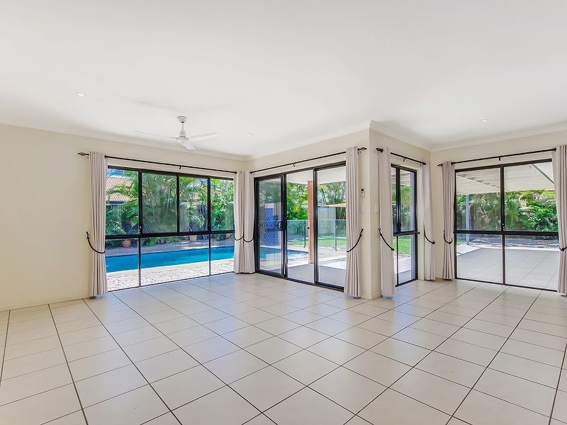 16 Friarbird Place, Twin Waters QLD 4564