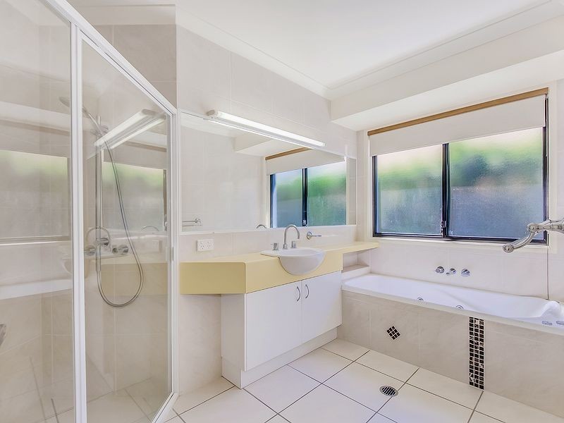 16 Friarbird Place, Twin Waters QLD 4564