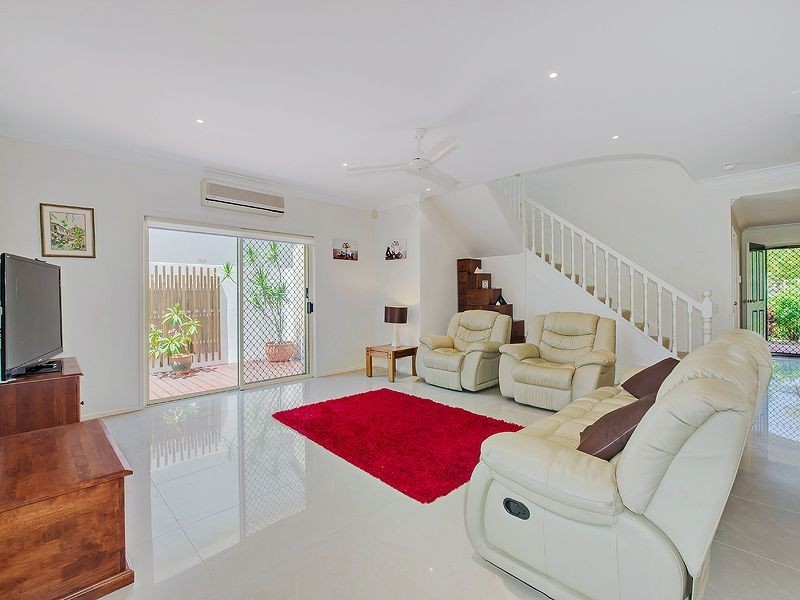 16 Baker Finch Place, Twin Waters QLD 4564