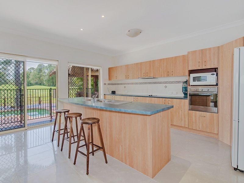 16 Baker Finch Place, Twin Waters QLD 4564