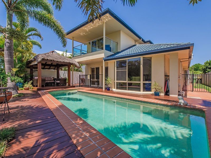 16 Baker Finch Place, Twin Waters QLD 4564