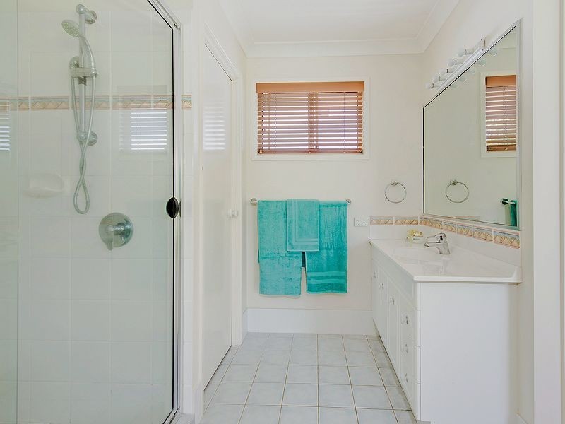 16 Baker Finch Place, Twin Waters QLD 4564