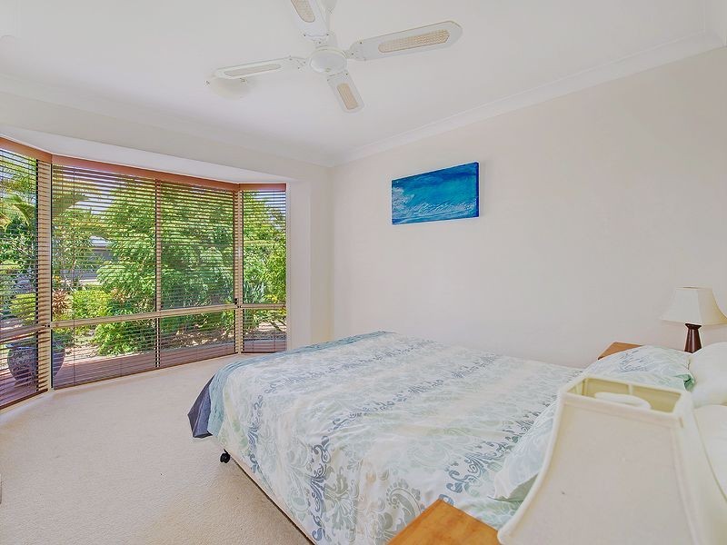 16 Baker Finch Place, Twin Waters QLD 4564