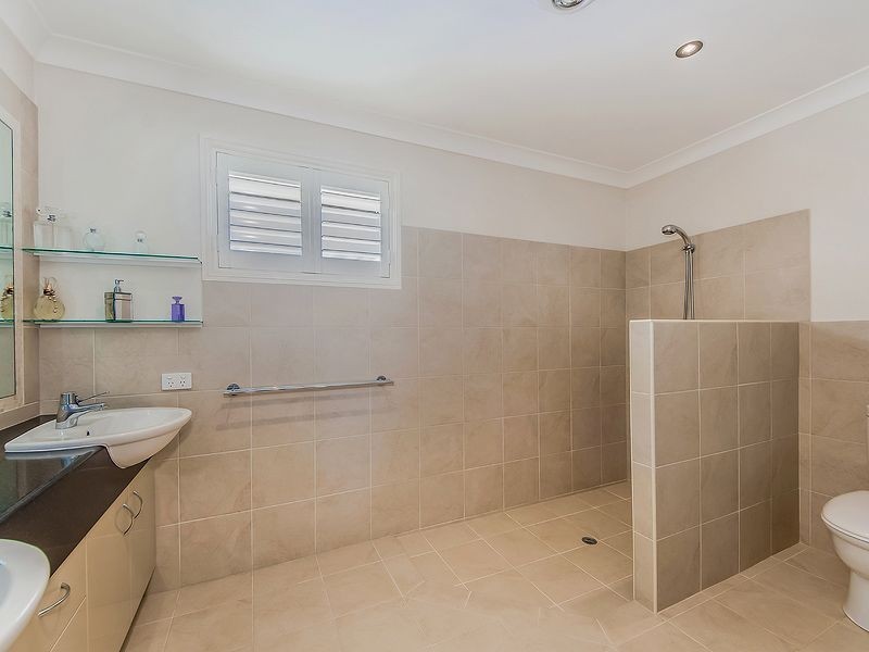 4 Staysail Place, Twin Waters QLD 4564