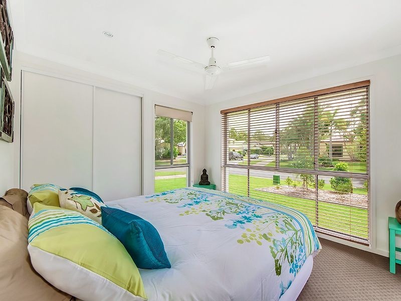 21 Friarbird Place, Twin Waters QLD 4564