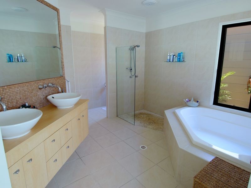 34 Baker Finch Place, Twin Waters QLD 4564