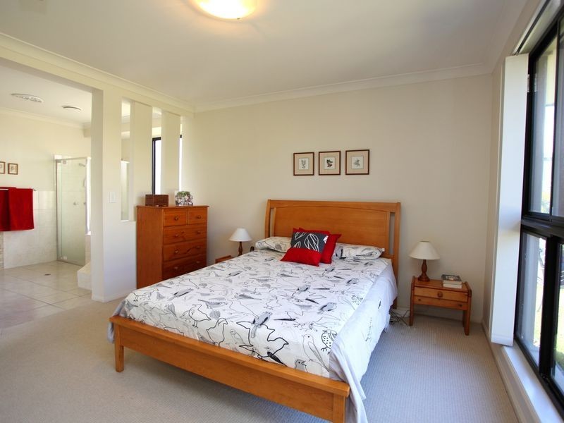 7 Veerings Crescent, Twin Waters QLD 4564